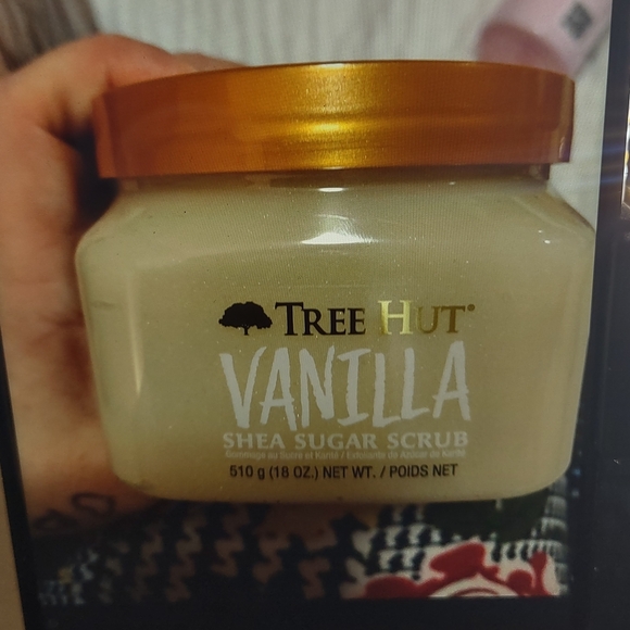 tree hut Other - Tree Hut Vanilla Shea Sugar Scrub - Cream and Gold